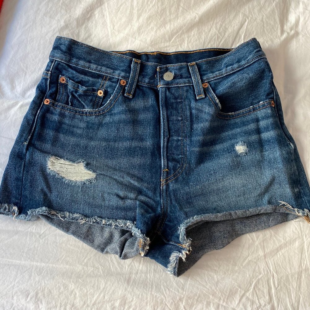 LEVIS high waisted denim shorts
